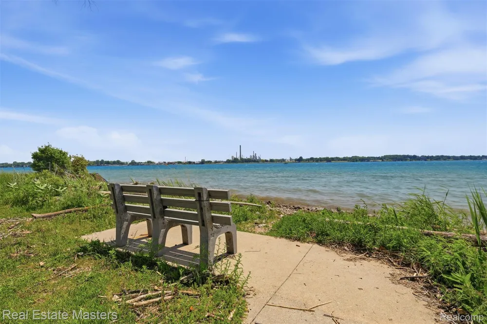 1700 River Road #8 Marysville City, MI 48040