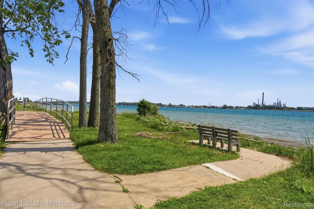 1700 River Road #8 Marysville City, MI 48040