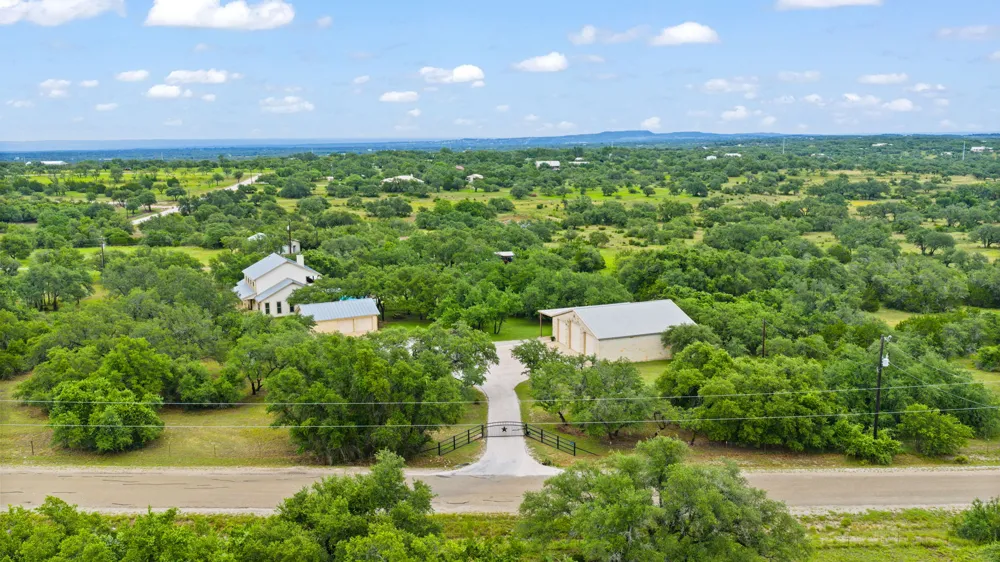 271 Summit Drive Round Mountain, TX 78663