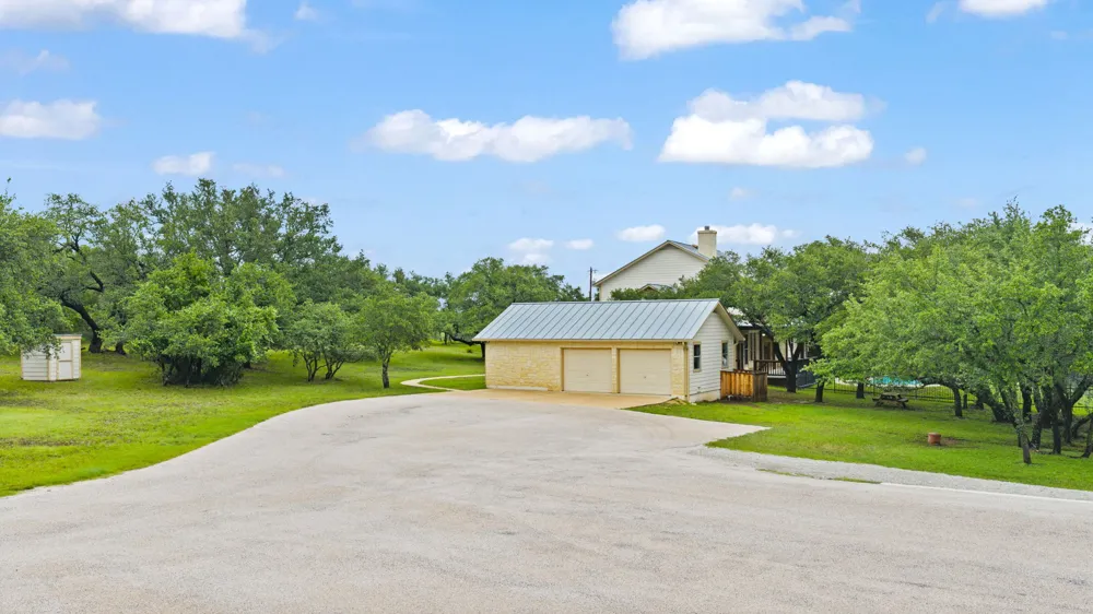 271 Summit Drive Round Mountain, TX 78663