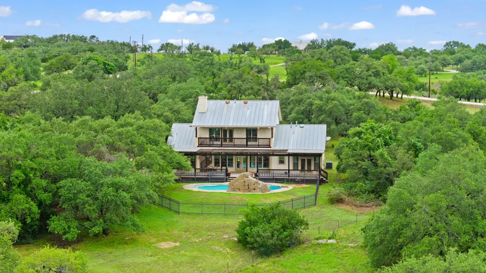 271 Summit Drive Round Mountain, TX 78663