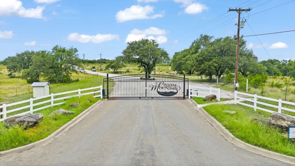 271 Summit Drive Round Mountain, TX 78663