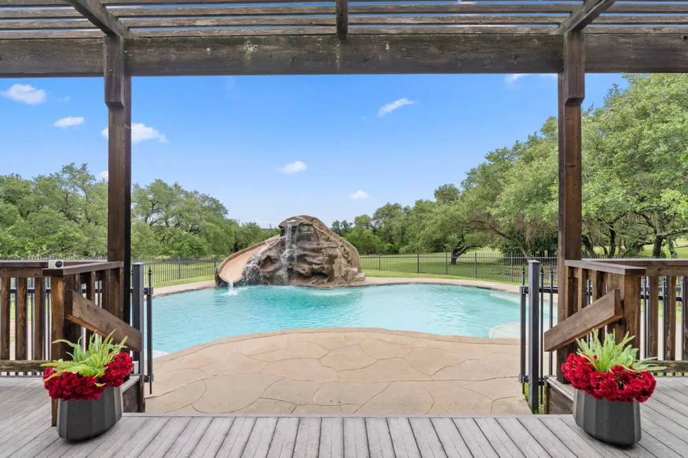 271 Summit Drive Round Mountain, TX 78663