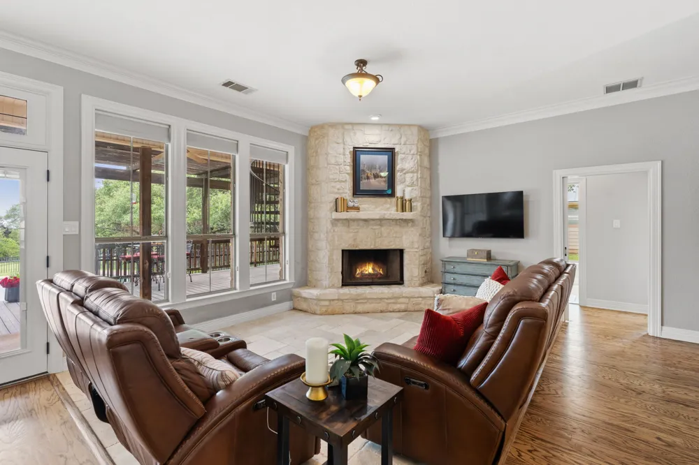 271 Summit Drive Round Mountain, TX 78663