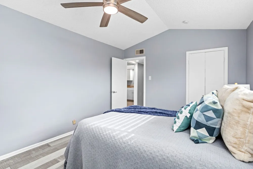 201 W Silver Sands Drive #8 San Antonio, TX 78216