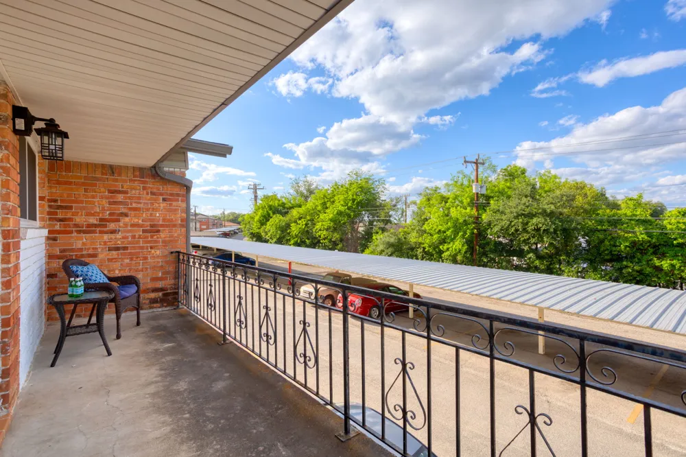201 W Silver Sands Drive #8 San Antonio, TX 78216