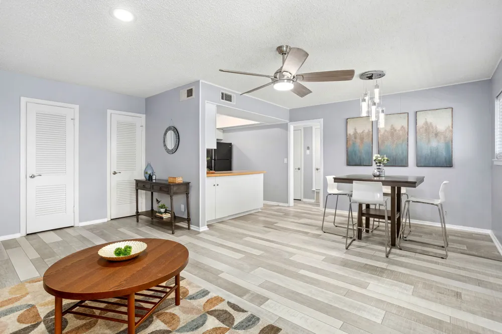 201 W Silver Sands Drive #8 San Antonio, TX 78216