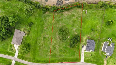 950 Lakeland Circle