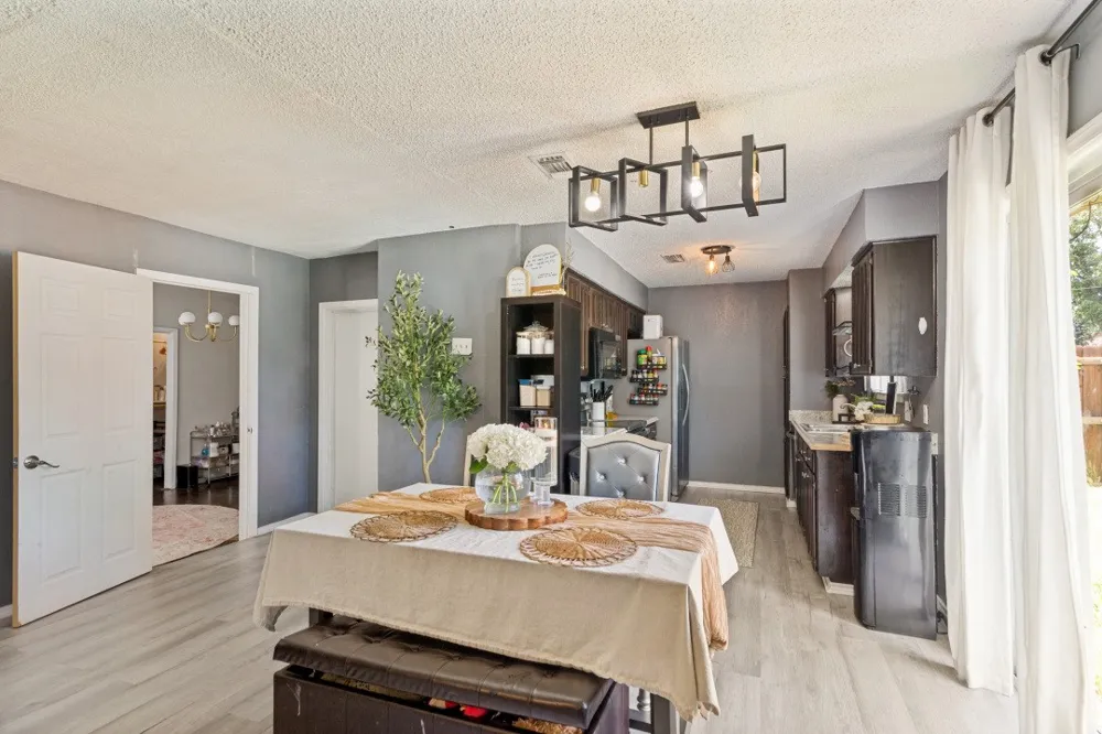 6320 Rebecca Lane Watauga, TX 76148