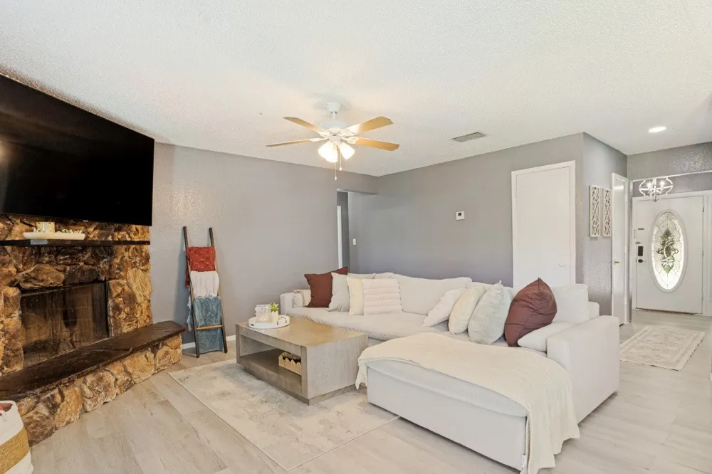 6320 Rebecca Lane Watauga, TX 76148