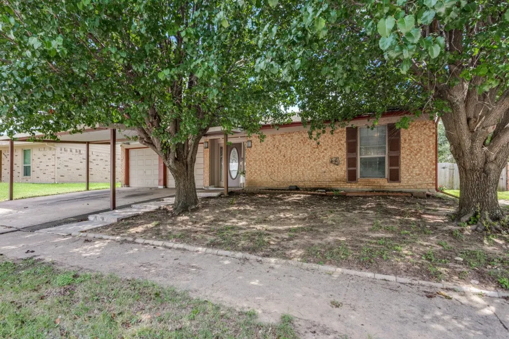 6320 Rebecca Lane Watauga, TX 76148