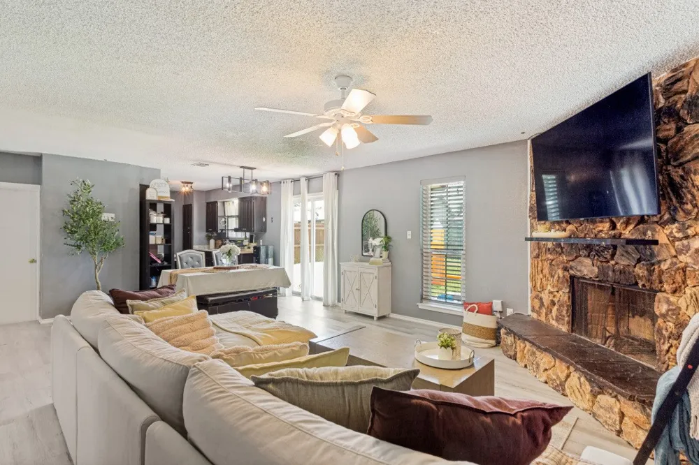 6320 Rebecca Lane Watauga, TX 76148