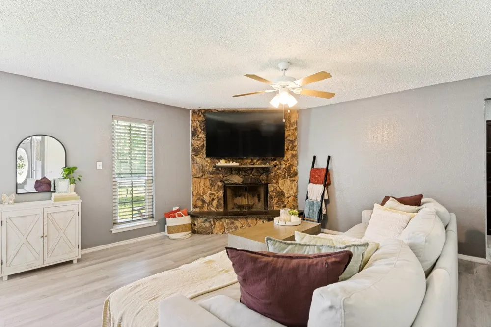 6320 Rebecca Lane Watauga, TX 76148
