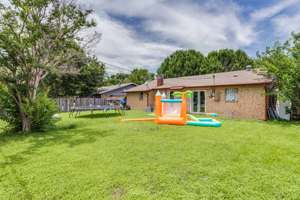 6320 Rebecca Lane Watauga, TX 76148