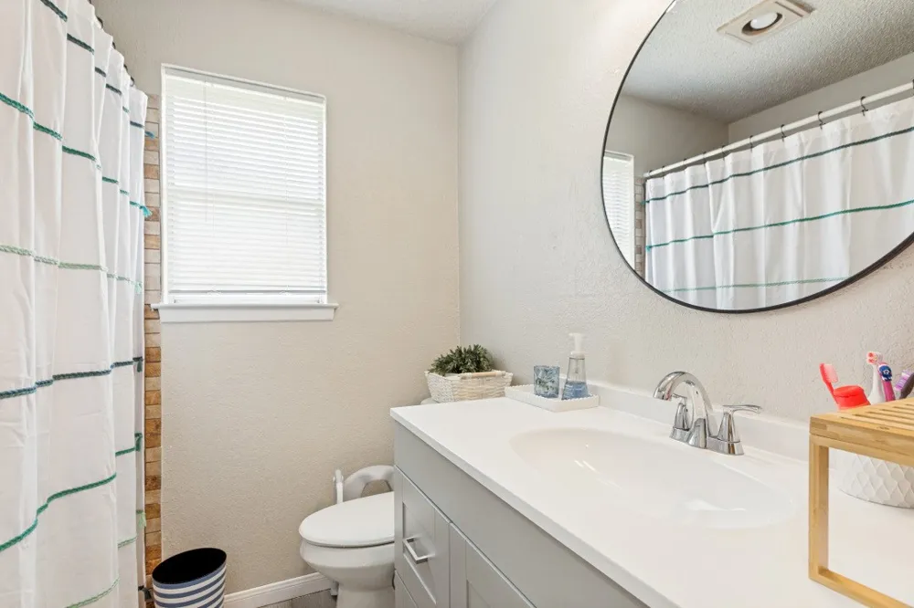 6320 Rebecca Lane Watauga, TX 76148
