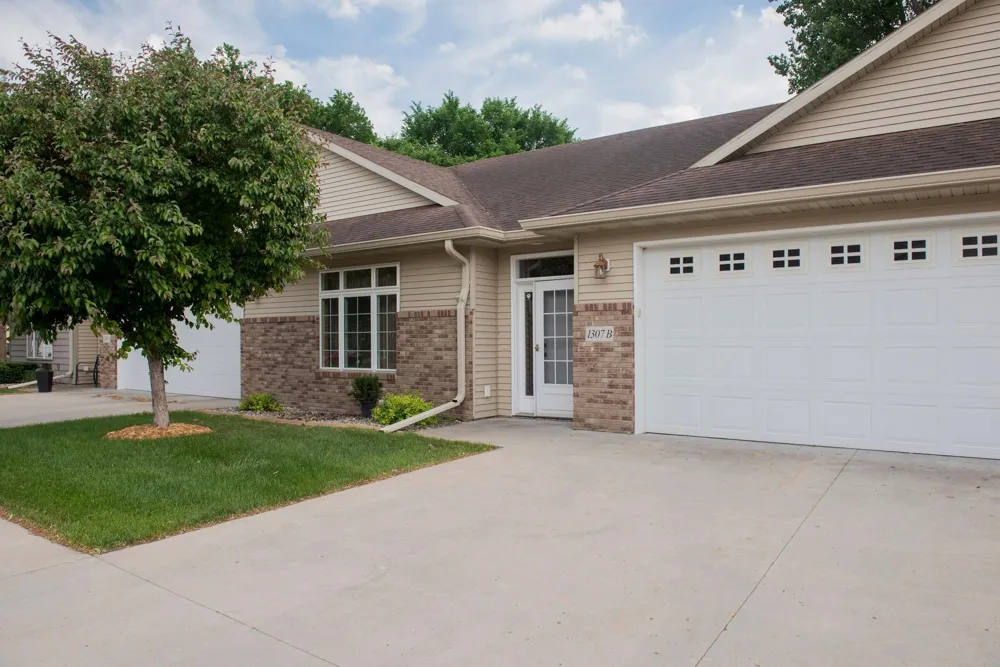 1307 2nd Street S #B Moorhead, MN 56560