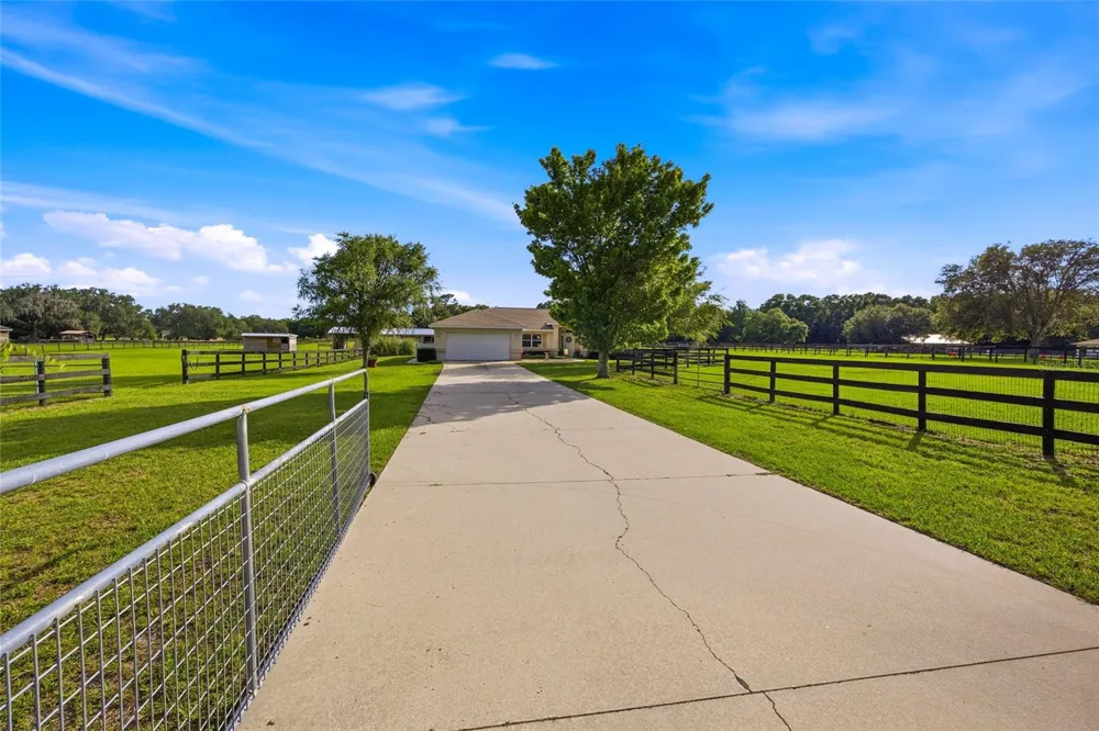 19630 SE 15TH PLACE Morriston, FL 32668