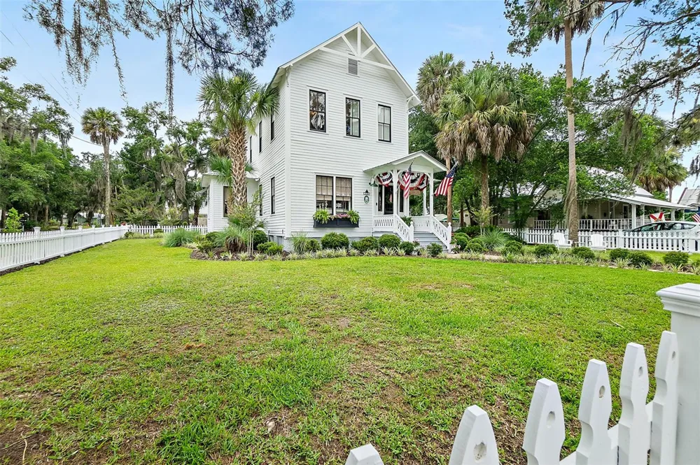 220 S 4TH STREET Palatka, FL 32177