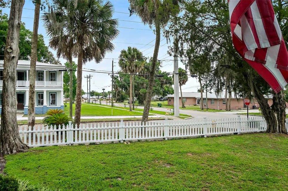 220 S 4TH STREET Palatka, FL 32177