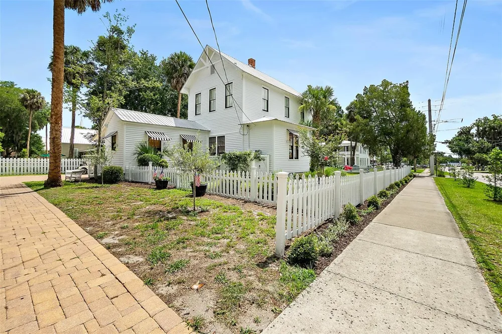 220 S 4TH STREET Palatka, FL 32177