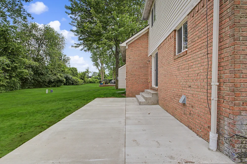 24224 Konarska Drive Brownstown Charter Township, MI 48134
