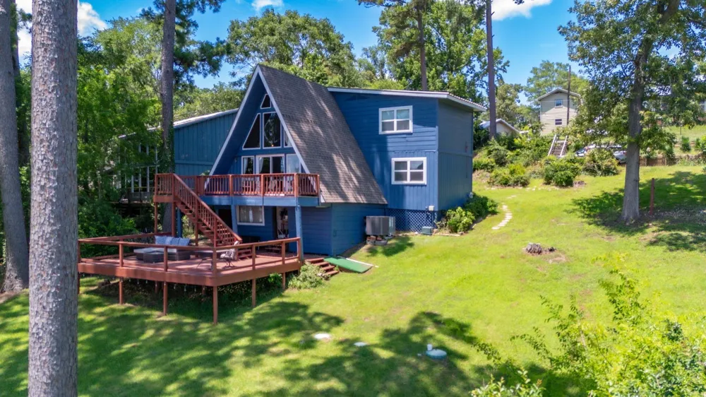 169 County Road 4945 Etoile, TX 75944