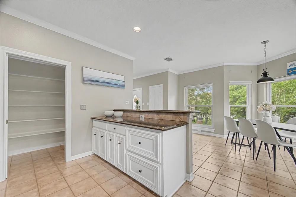 3663 Nasa Parkway #708 Seabrook, TX 77586