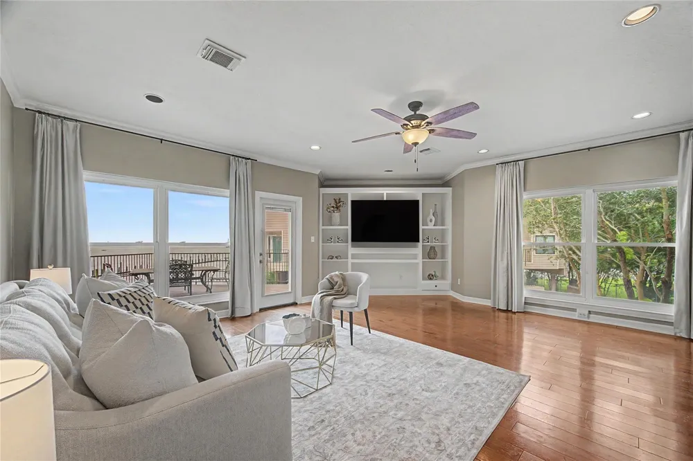 3663 Nasa Parkway #708 Seabrook, TX 77586
