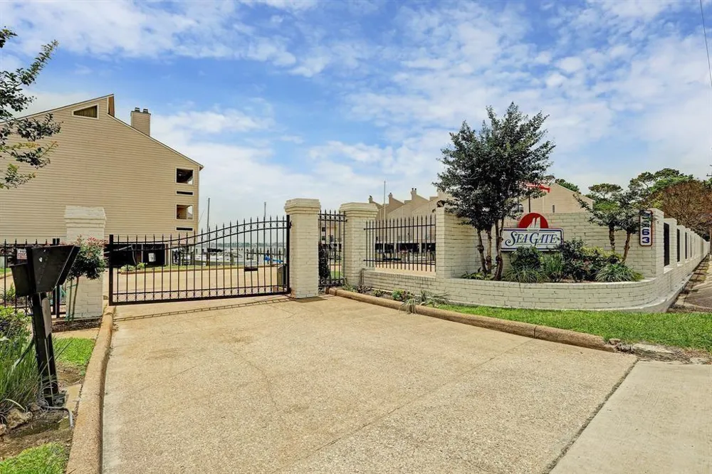 3663 Nasa Parkway #708 Seabrook, TX 77586