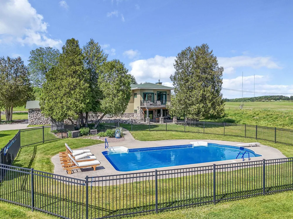 6801 Secor Road Long Lake Township, MI 49685