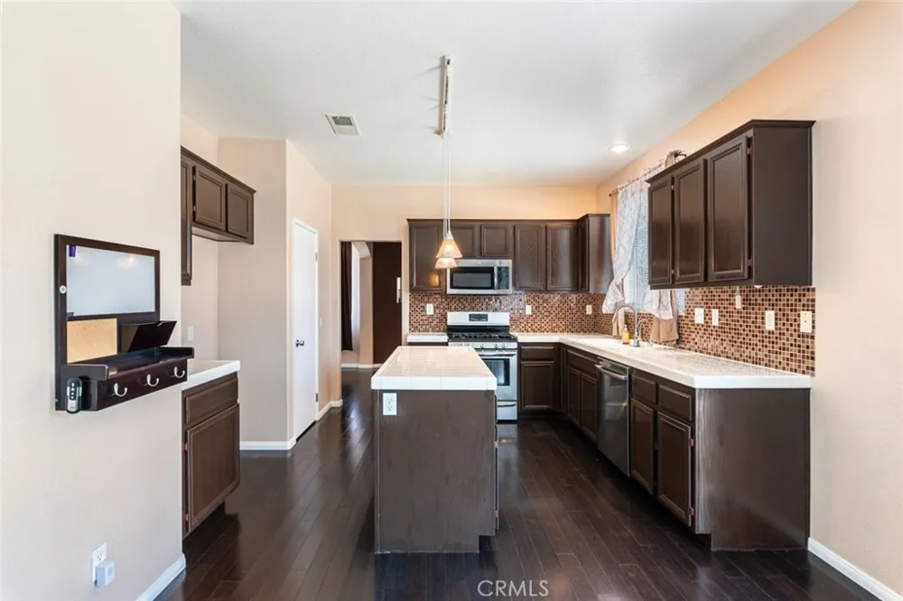 24861 Loire Court Hemet, CA 92544