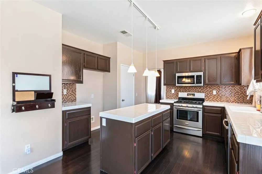 24861 Loire Court Hemet, CA 92544