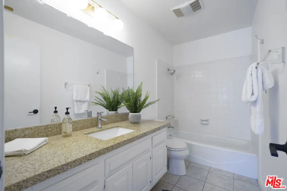 7618 Maynard Avenue West Hills, CA 91304