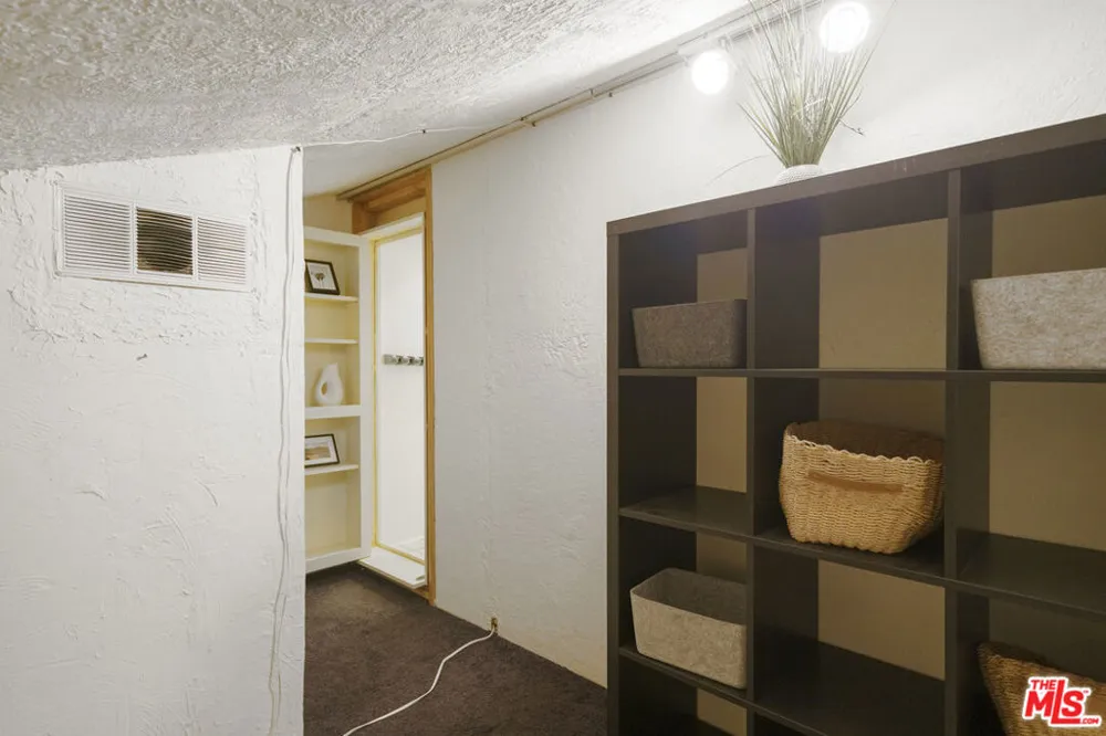 7618 Maynard Avenue West Hills, CA 91304