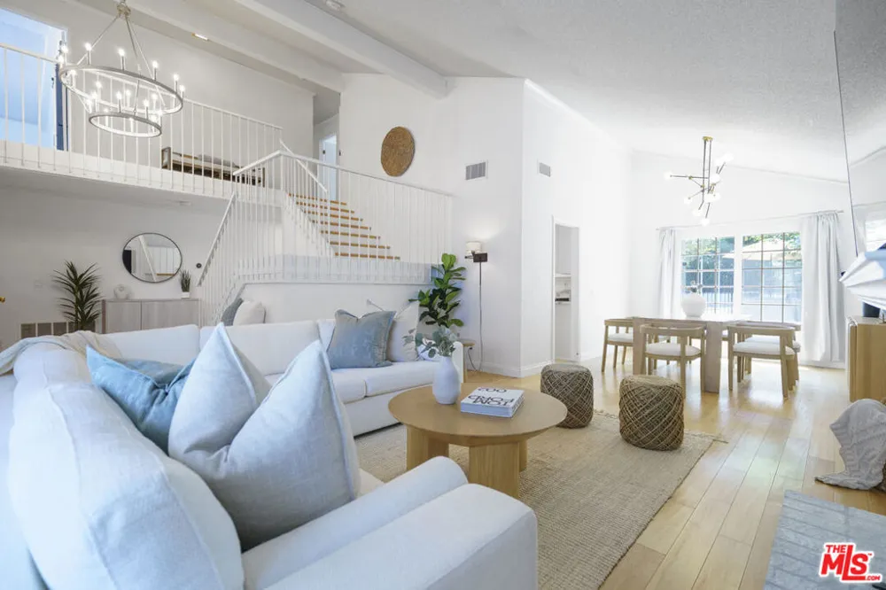 7618 Maynard Avenue West Hills, CA 91304