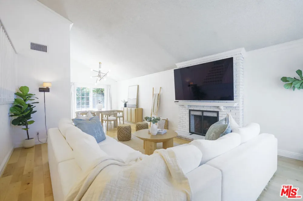 7618 Maynard Avenue West Hills, CA 91304