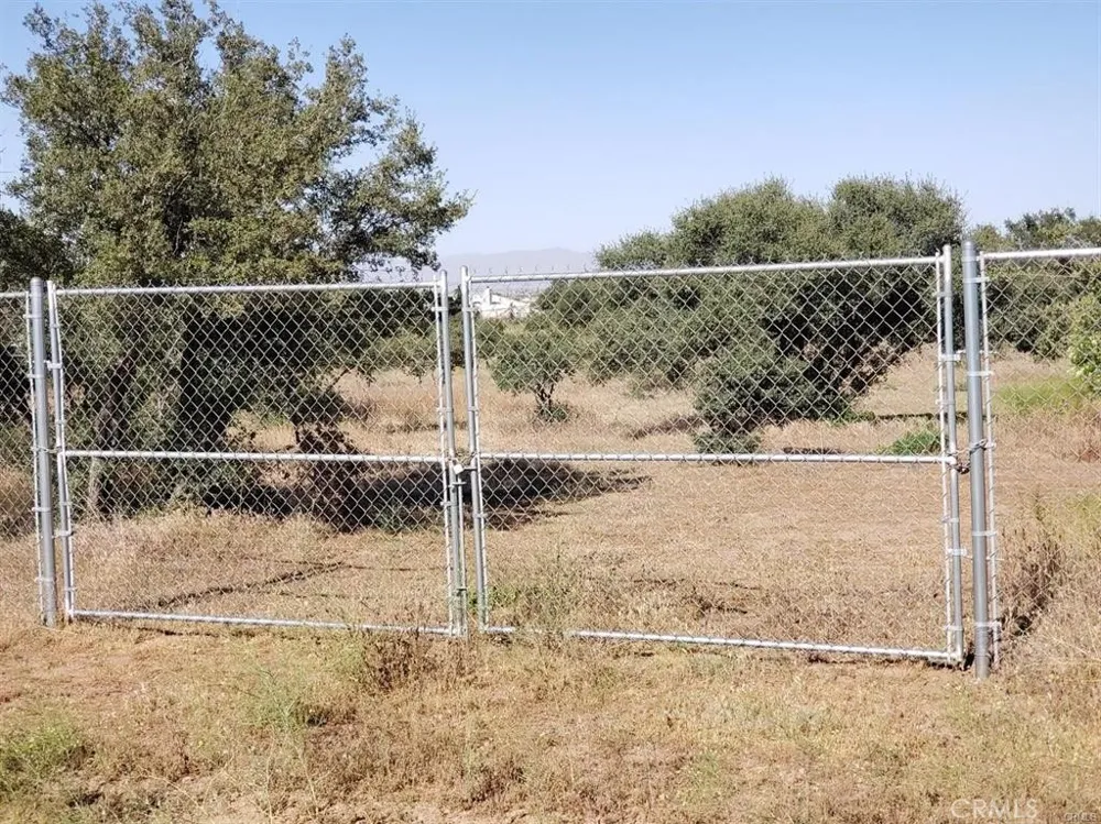 9922 Emerson Road Oak Hills, CA 92344
