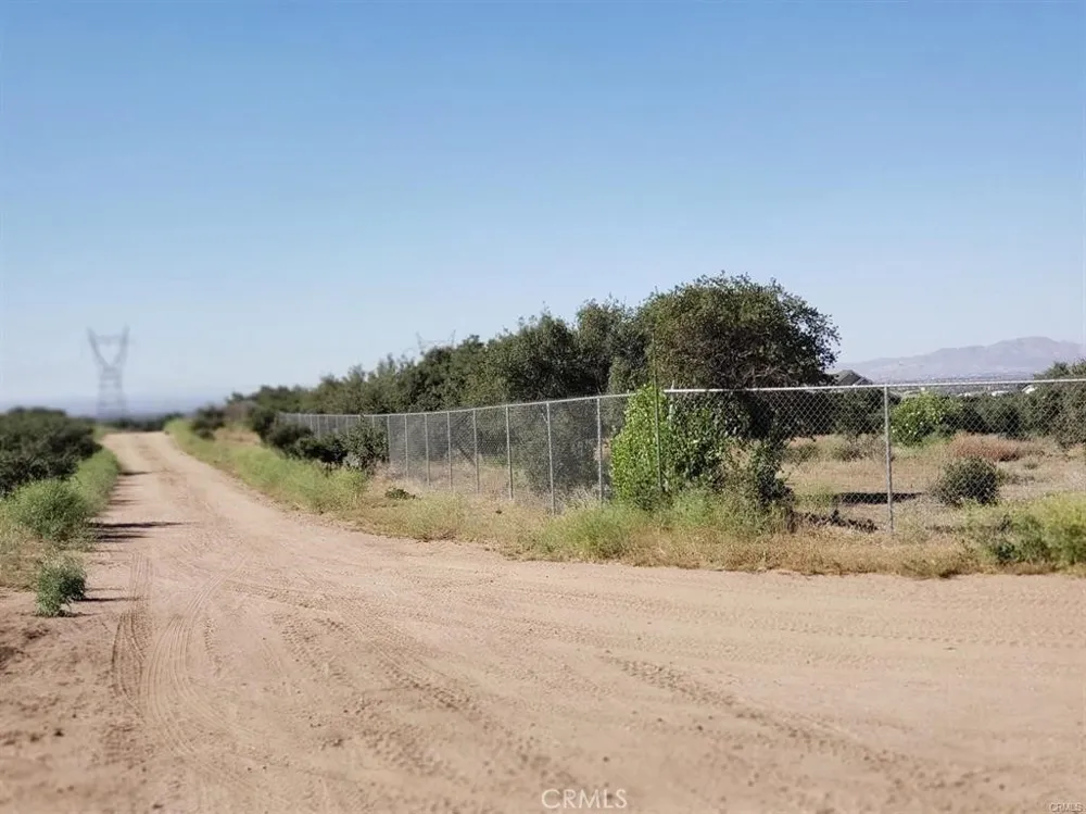 9922 Emerson Road Oak Hills, CA 92344