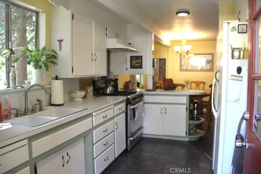 31705 Silver Spruce Drive Running Springs, CA 92382