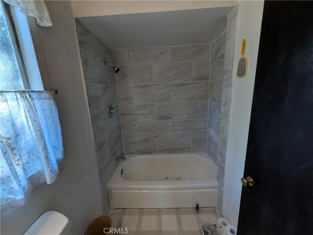 6304 6th Lucerne, CA 95458