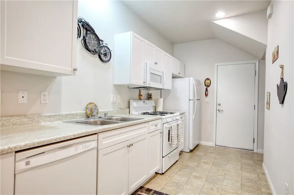864 Lawrence San Luis Obispo, CA 93401