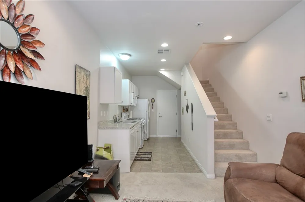 864 Lawrence San Luis Obispo, CA 93401