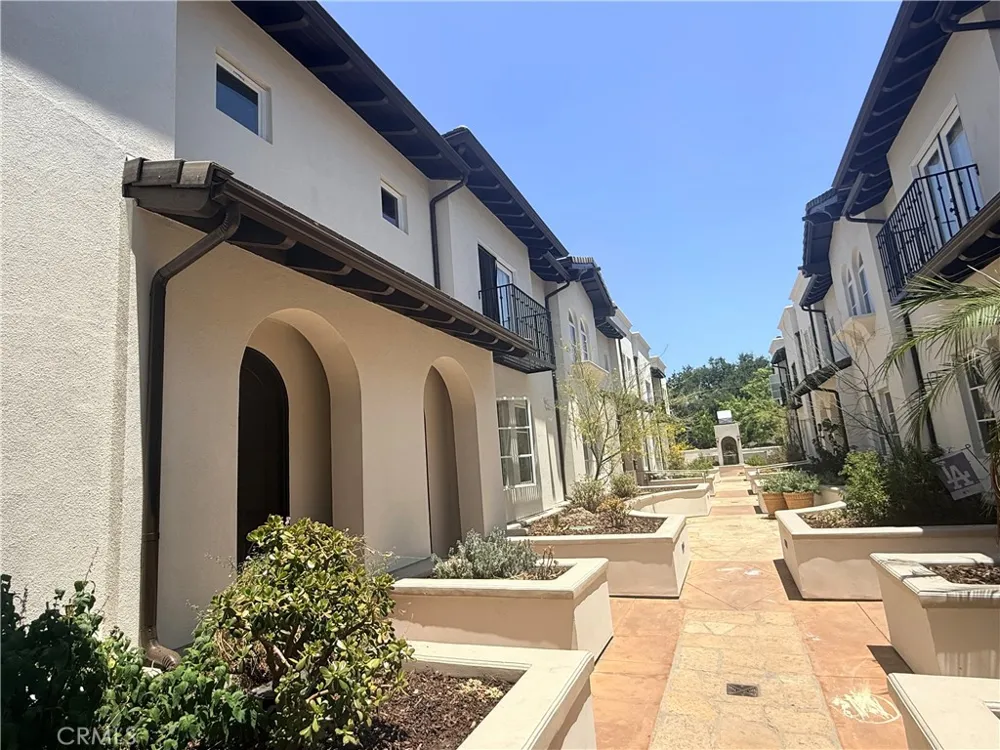 650 S Lake Ave Pasadena, CA 91106