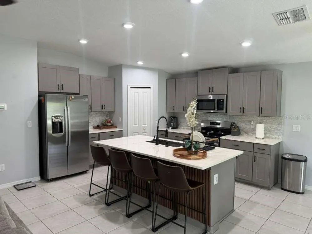 2000 RED LOOP Lakeland, FL 33801