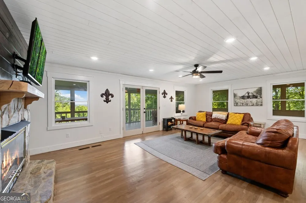 760 River Bend LN Blue Ridge, GA 30513
