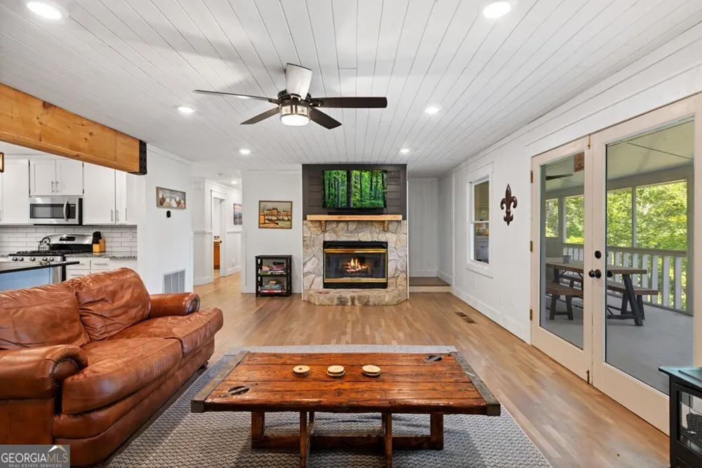 760 River Bend LN Blue Ridge, GA 30513