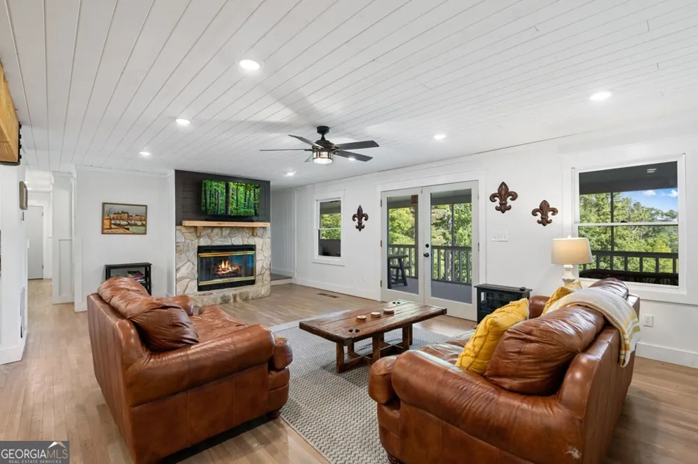 760 River Bend LN Blue Ridge, GA 30513