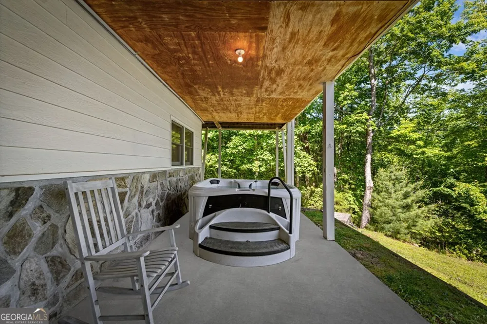 760 River Bend LN Blue Ridge, GA 30513