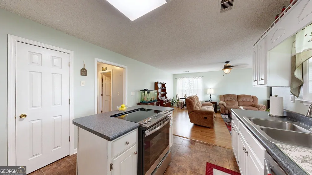 157 Scarlett Ohara DR Ailey, GA 30410
