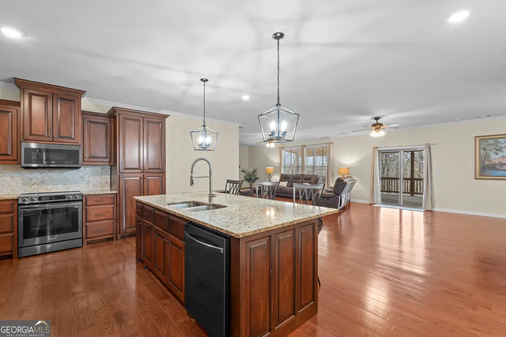 733 Cherry RD Franklin, GA 30217